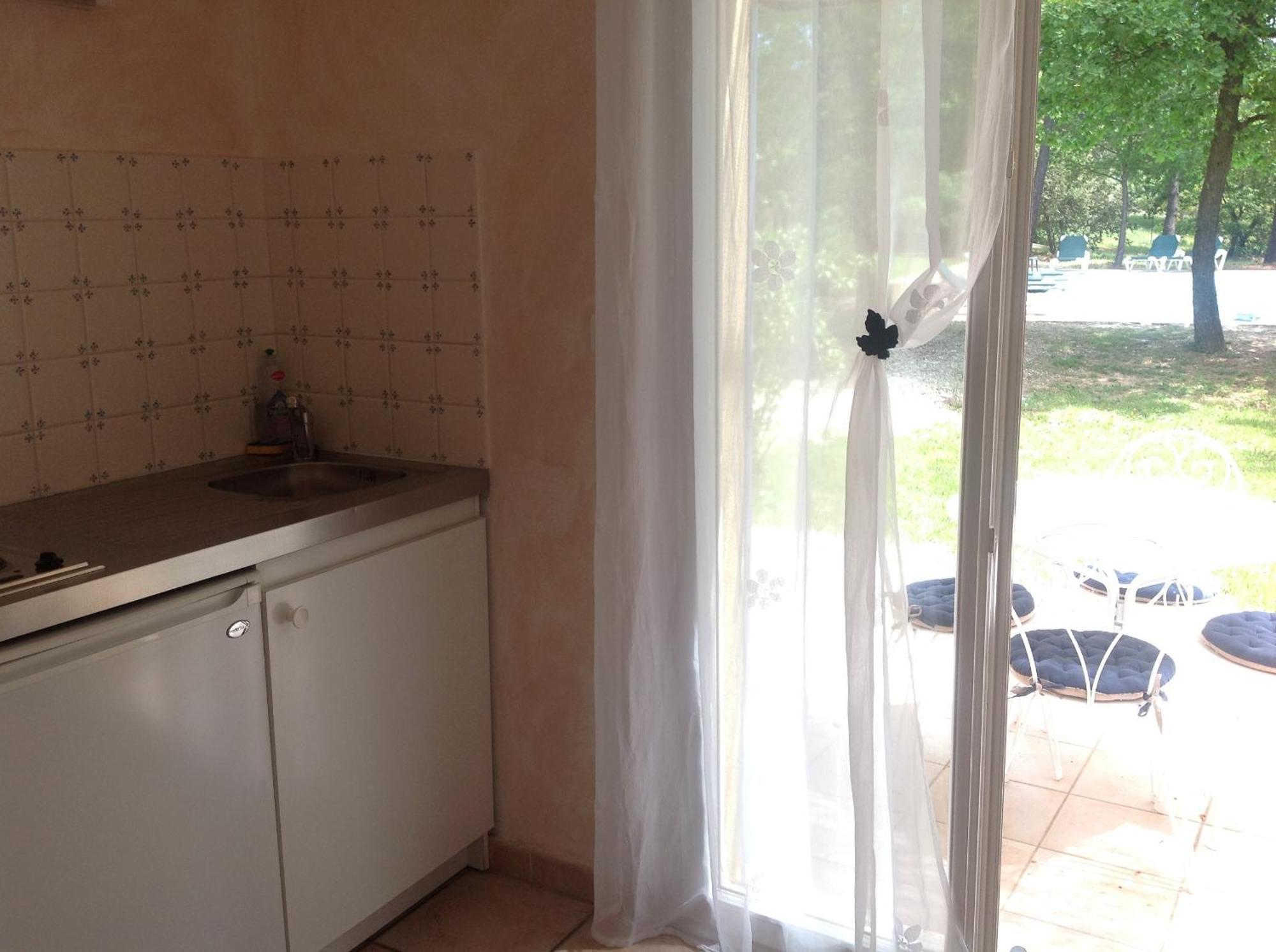Le Clos Des Cigales Roussillon en Isere Стая снимка