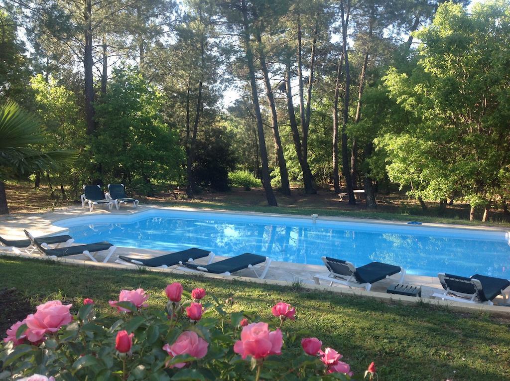 Le Clos Des Cigales Roussillon en Isere Стая снимка