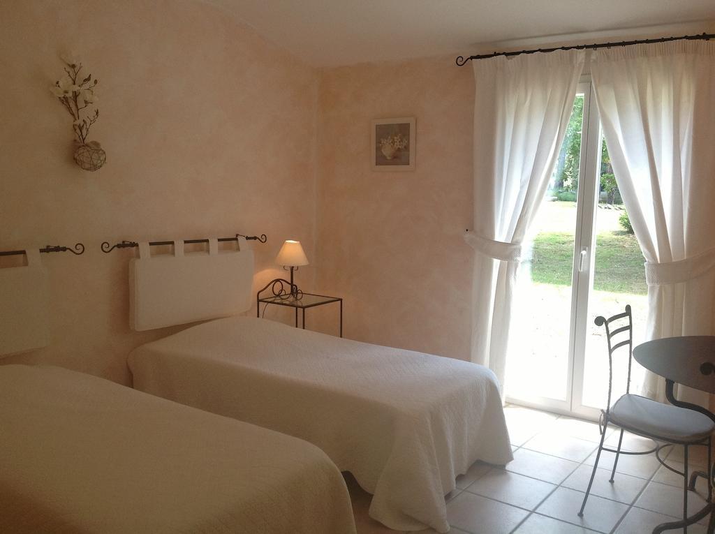 Le Clos Des Cigales Roussillon en Isere Стая снимка